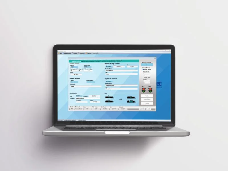 Notebook mostrando software de control desarrollado por Molinstec